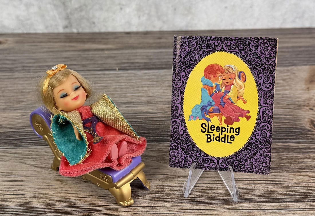 Sleeping Biddle Liddle Kiddles Doll: Nice example with booklet