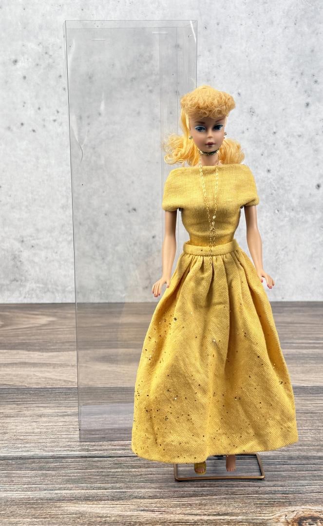 Golden Evening Barbie Doll (1 of 8)