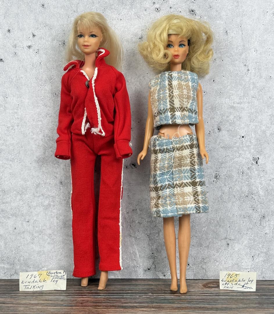 1960s Bendable Leg Barbie Dolls: Decent set of Bendable Leg Barbie's. The Barbie in red is supposed to talk, but that function no longer works on this one. She also has damage to her legs as shown. Each doll is 11 1/2" tall.