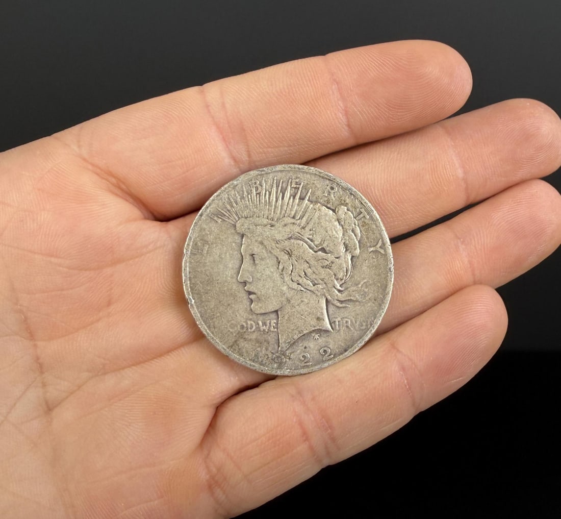 1922 D Silver Peace Dollar: Nice example