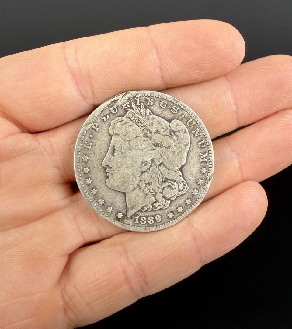 1889 O Morgan Silver Dollar (1 of 4)