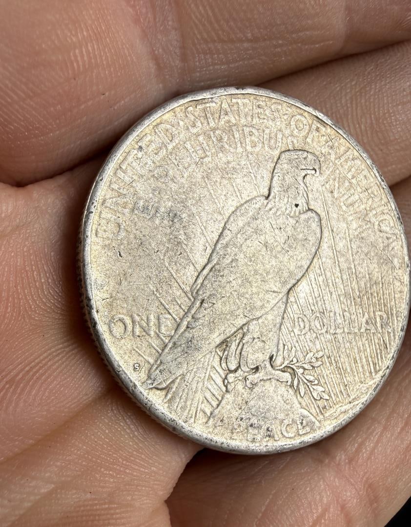 1925 S Silver Peace Dollar - 3