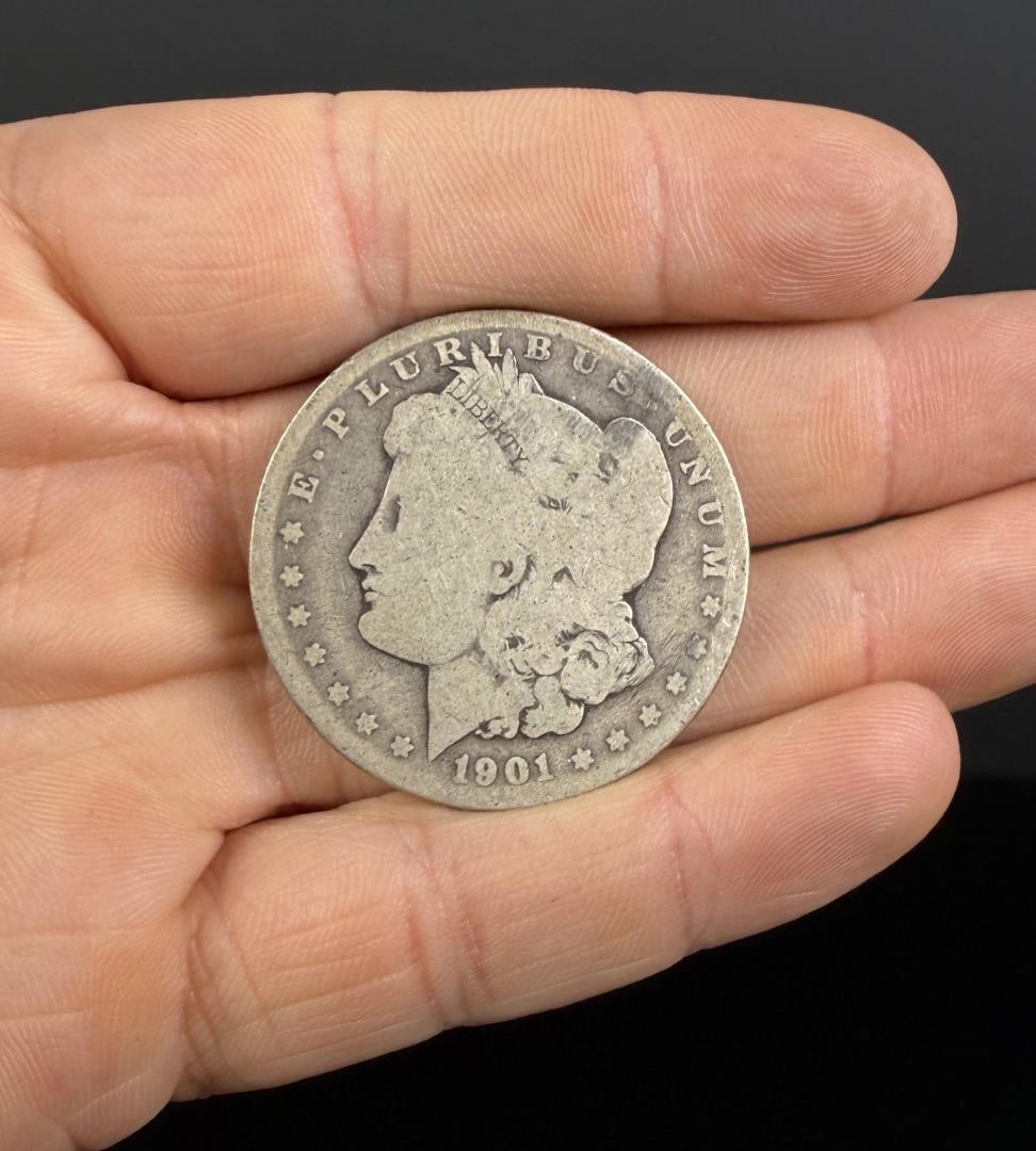 1901 O Morgan Silver Dollar (1 of 4)