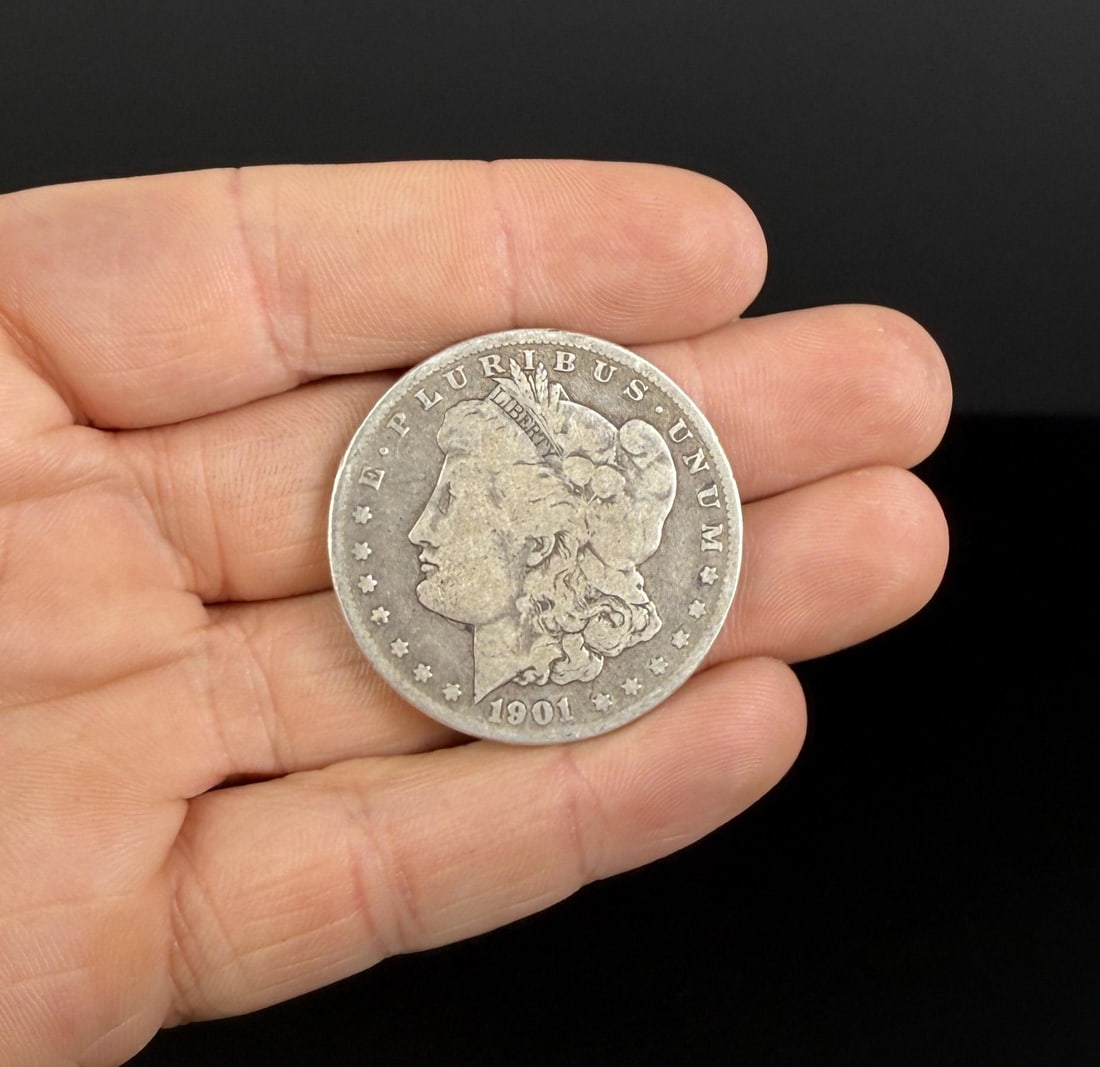 1901 O Morgan Silver Dollar (1 of 4)