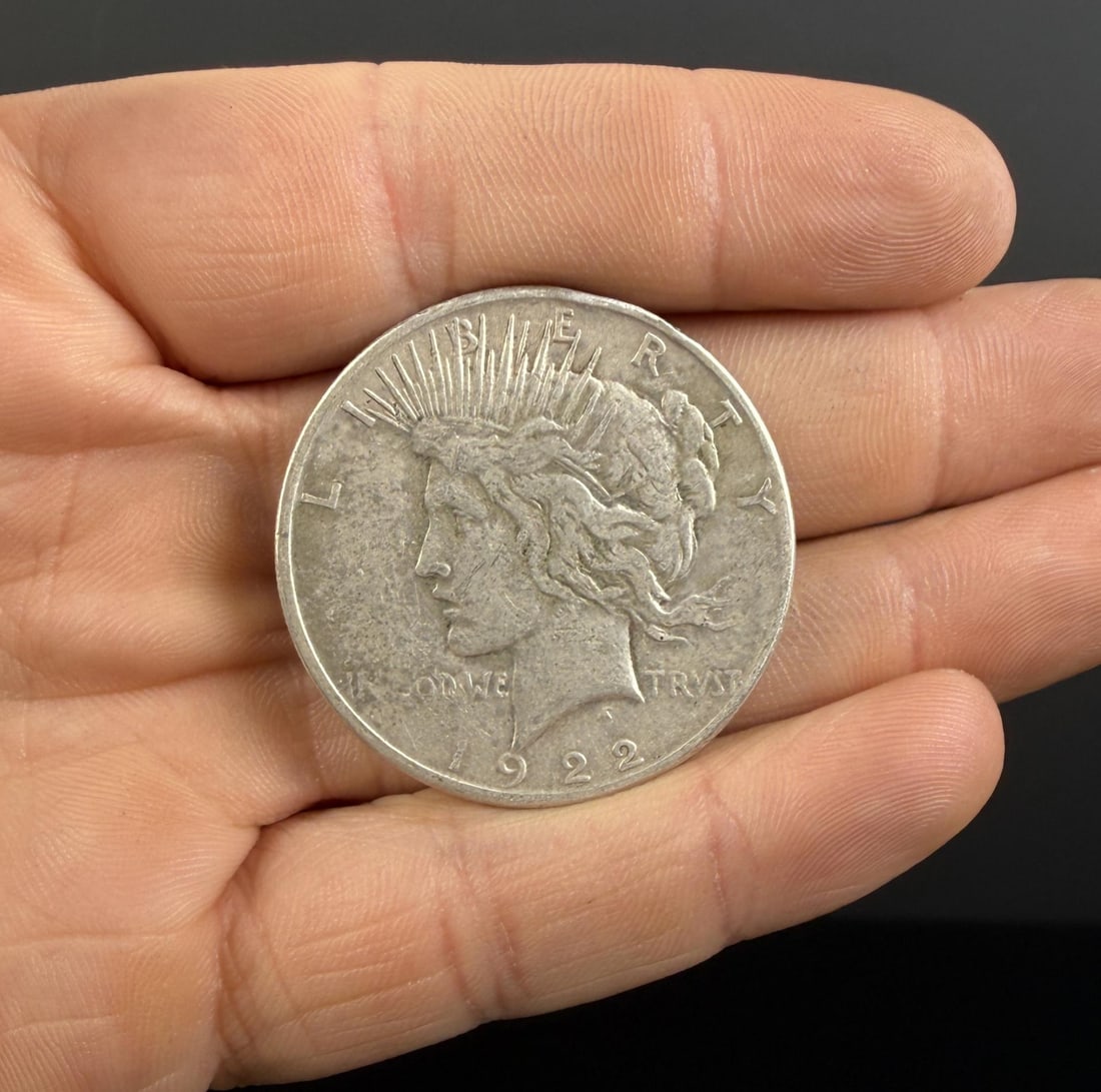 1922 S Silver Peace Dollar: Reverse wear.