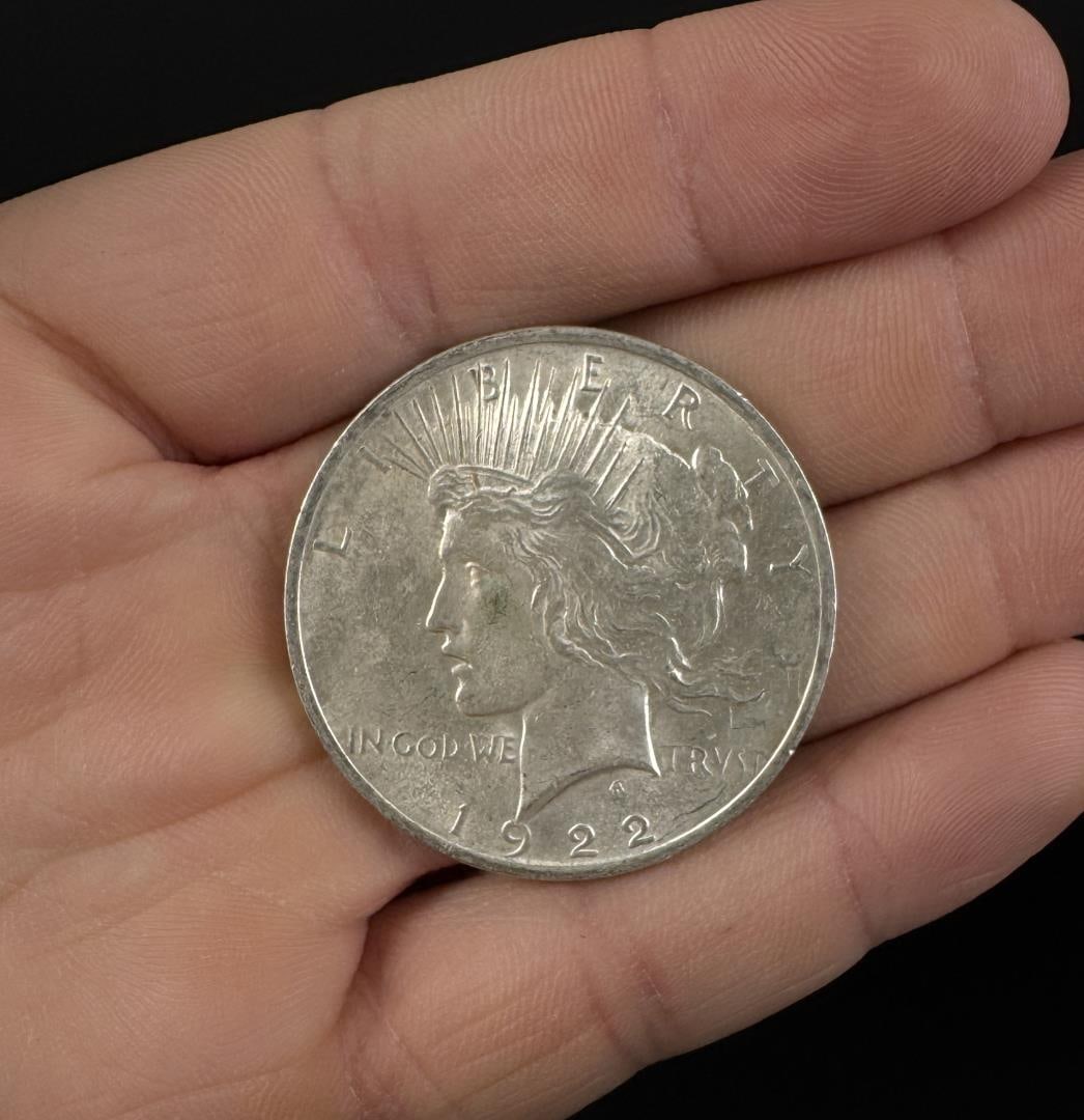 1922 P Silver Peace Dollar: Nice example
