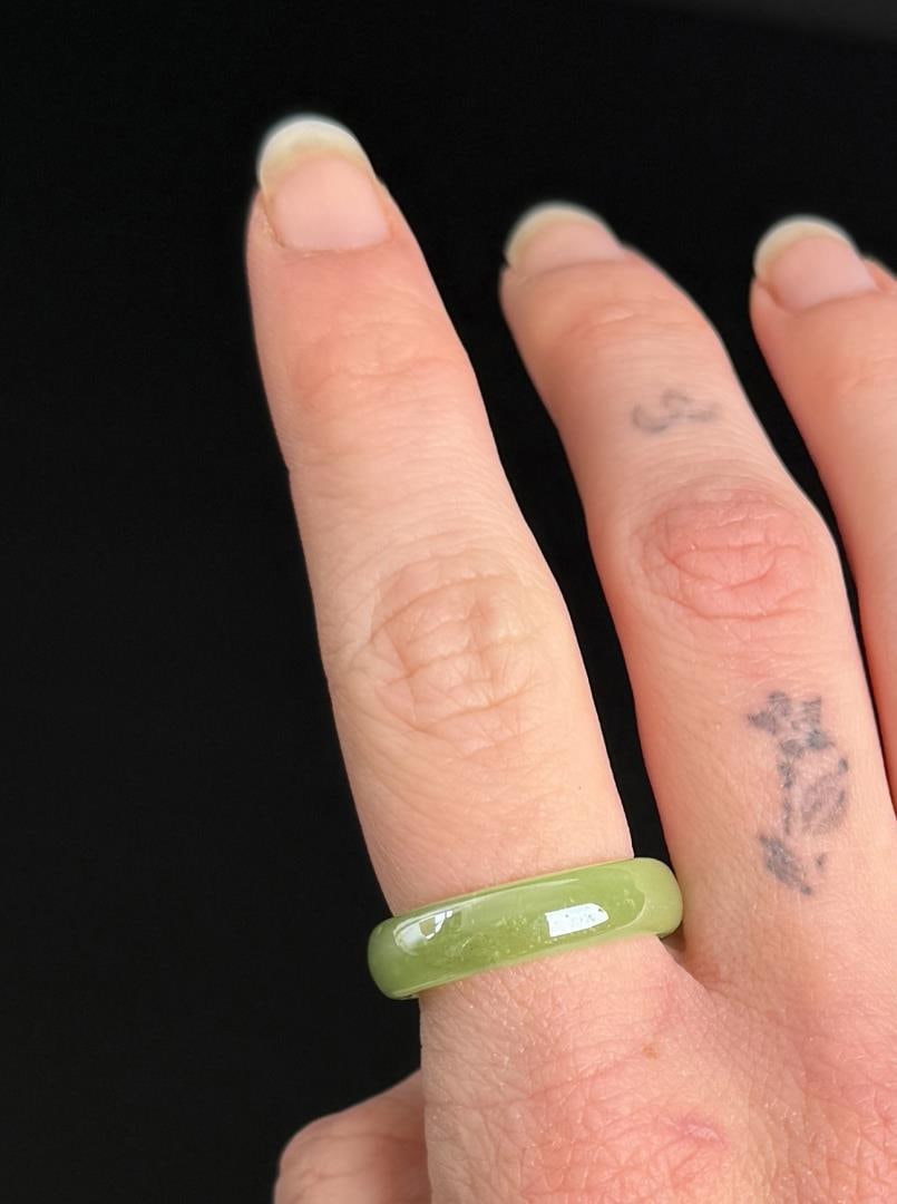 Chinese Jadeite Jade Ring: 3 grams. Size 6 1/2