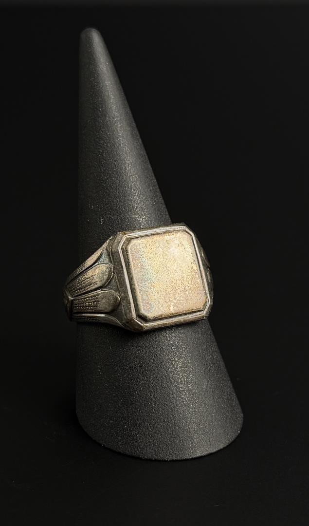 WW2 .900 Silver Signet Ring (1 of 7)