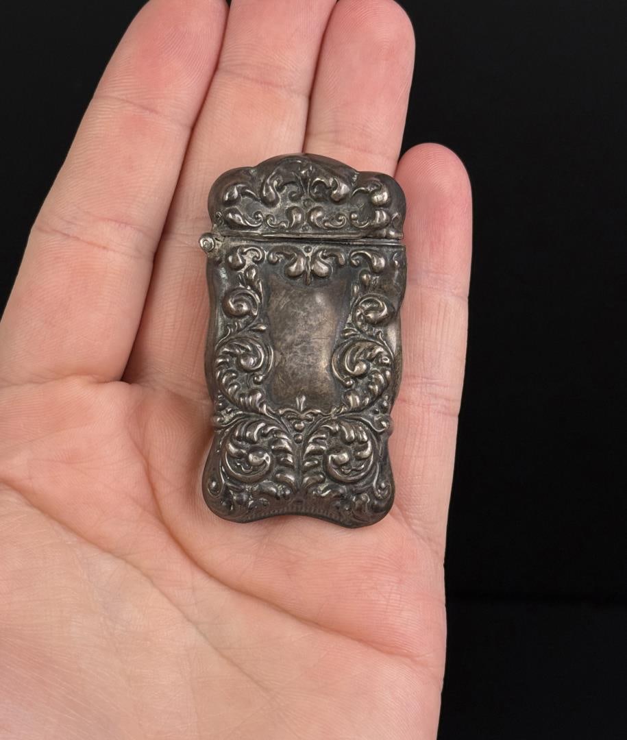 Art Nouveau Sterling Silver Vesta Match Safe (1 of 6)