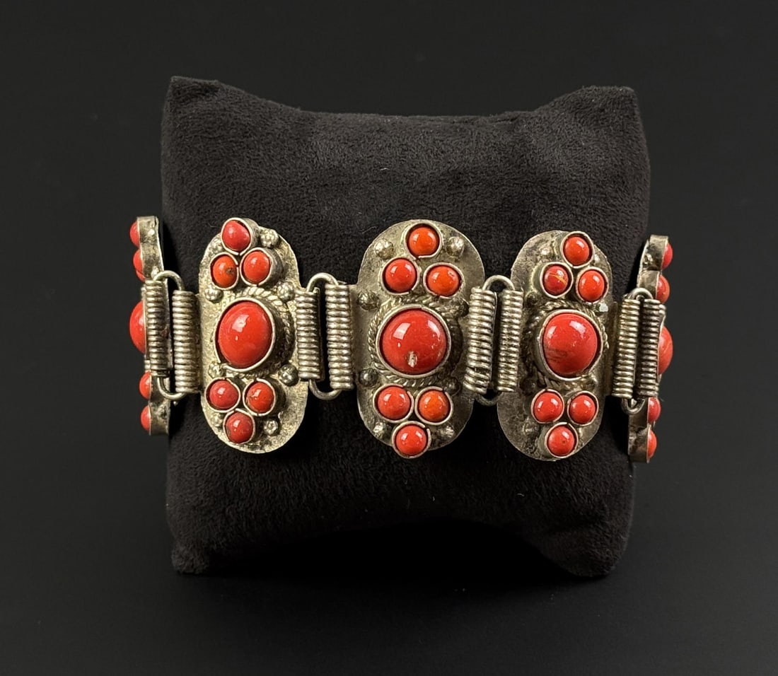 Antique Orientalist Costume Jewelry Bracelet: 8 7/8" open.