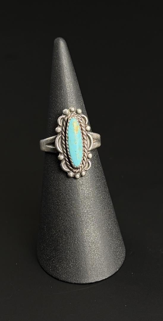 Navajo Sterling Silver Turquoise Ring: 4 grams. Size 5
