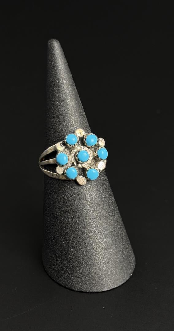 Zuni Petit Point Sterling Turquoise Ring (1 of 8)