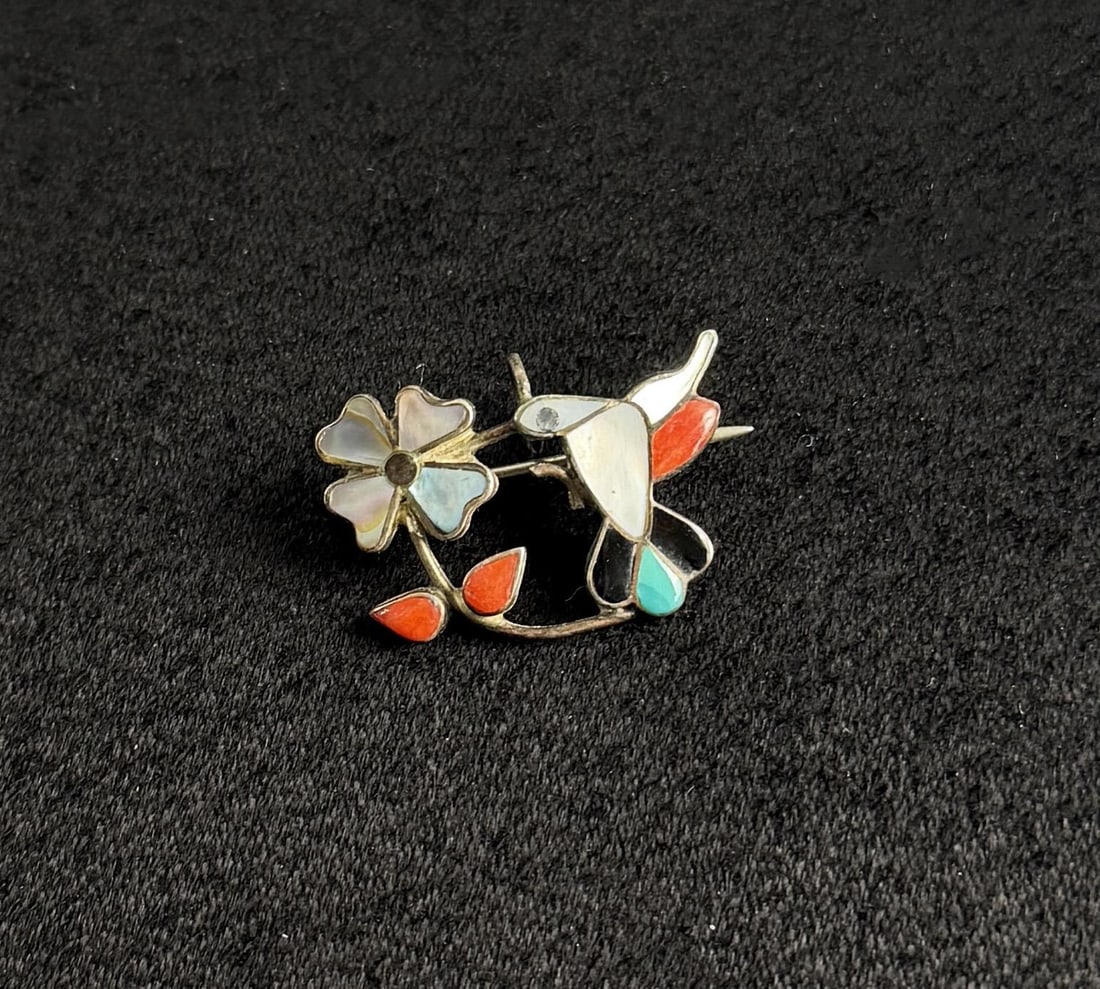 Zuni Sterling Silver Inlaid Hummingbird Brooch: 2.2 grams. 1" long.