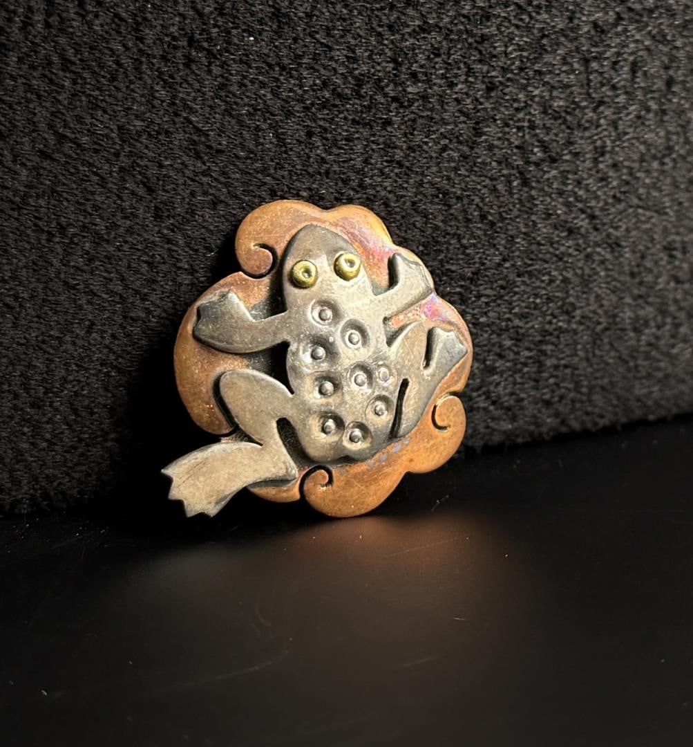 Far Fetched Sterling Copper Frog Lily Pad Brooch (1 of 4)