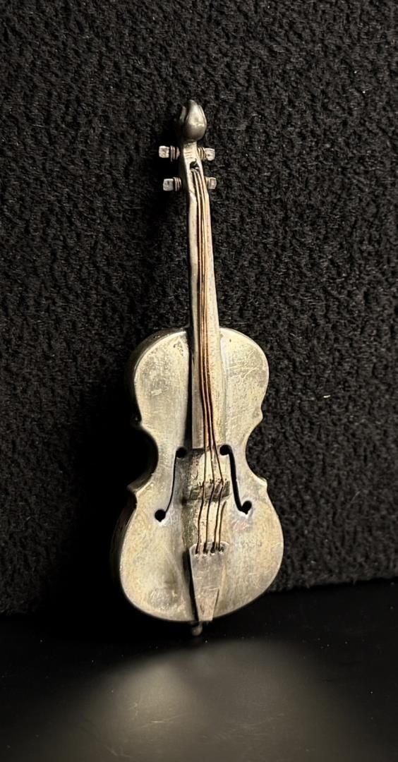 Taxco Mexico Sterling Silver Violin Brooch: 5.8 grams. 2" long.