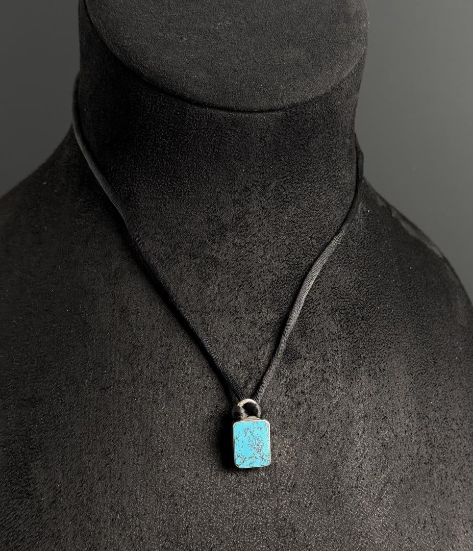 Sterling Silver Turquoise Necklace: 3.7 grams. 9" long as displayed.