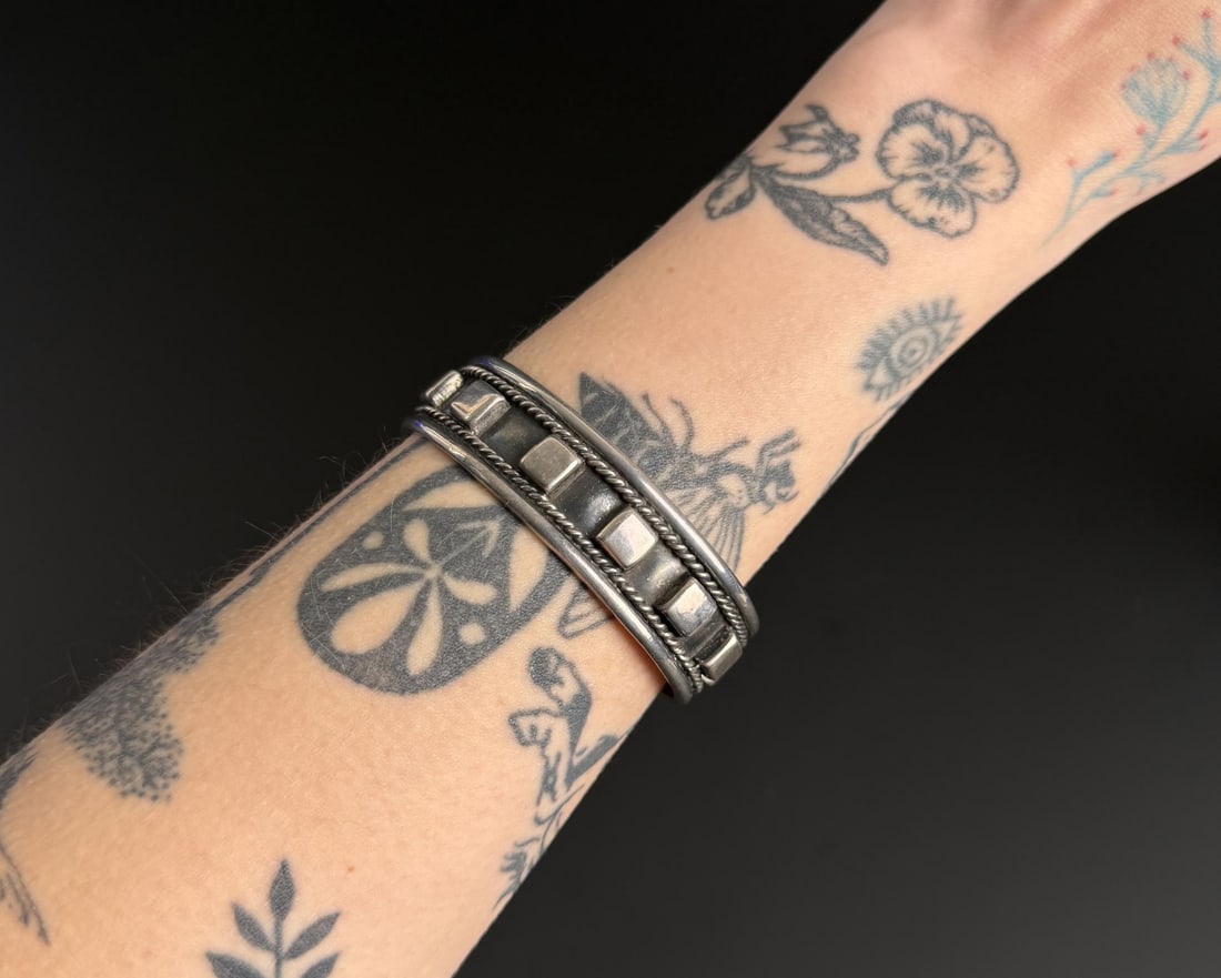 Taxco Mexico Sterling Silver Bracelet: 37.4 grams. 6" inner circumference.