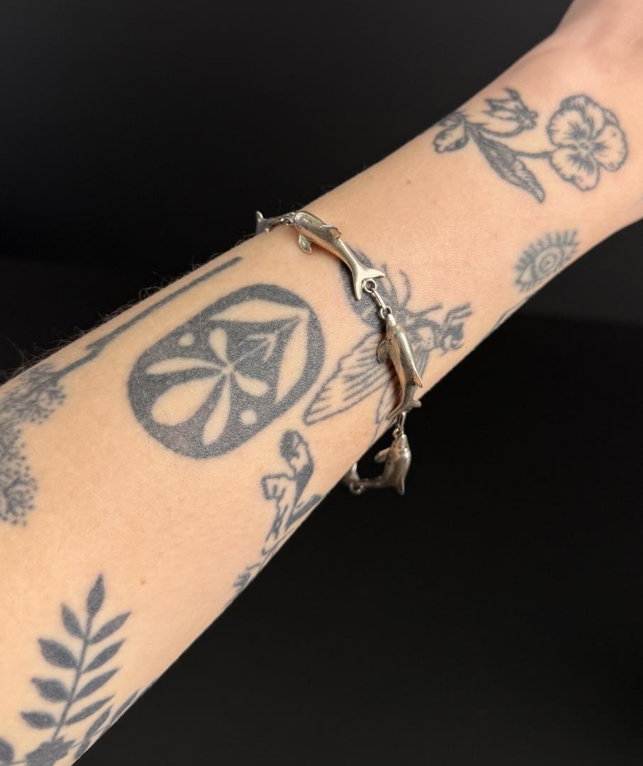 Sterling Silver Dolphin Bracelet: 17 grams. 6 1/2" inner circumference.