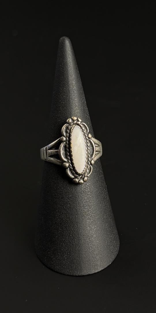 Navajo Sterling Silver Mother of Pearl Ring (1 of 8)