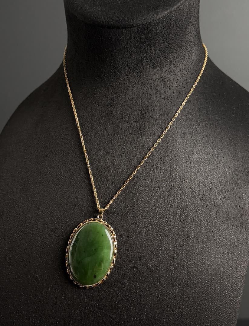 Chinese Nephrite Jade Necklace (1 of 7)