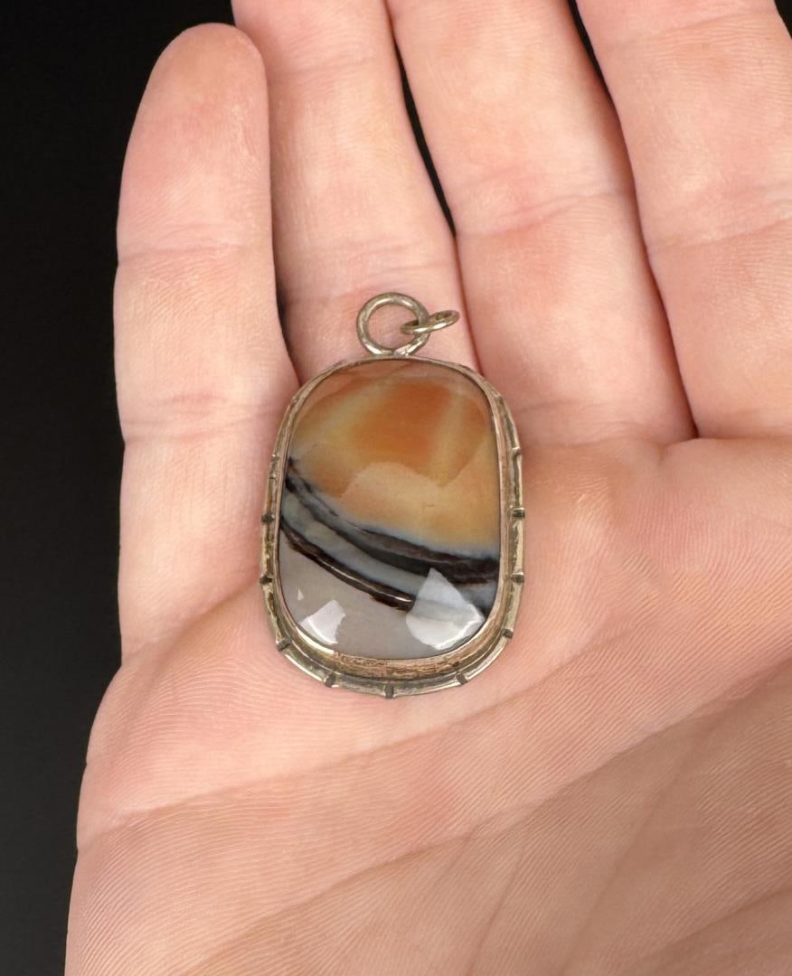 Sterling Silver Montana Agate Pendant: 1 5/8" long. 13.88 grams.