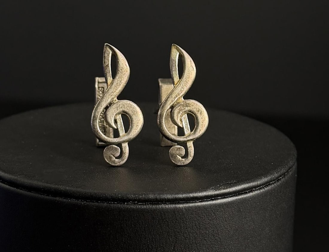 Sterling Silver Music Note Cufflinks: 9.7 grams.