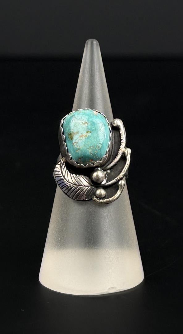 Navajo Sterling Silver Turquoise Ring: 7.73 grams. Size 7