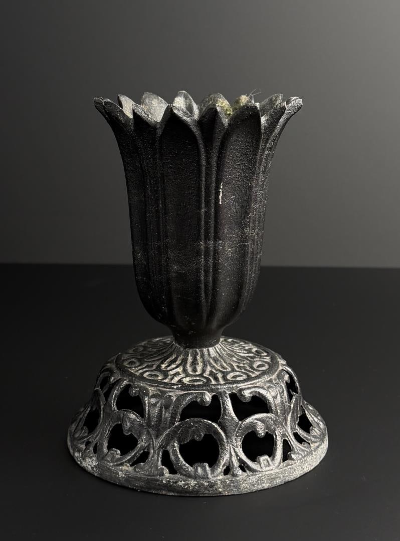 Bradley & Hubbard Metal Pot Cast Lamp Stand (1 of 8)