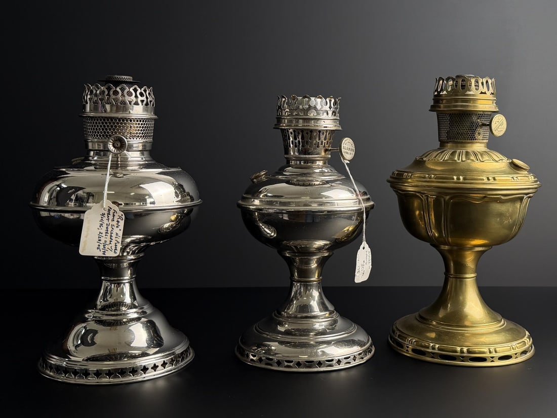 Aladdin Kerosene Lamps (1 of 15)