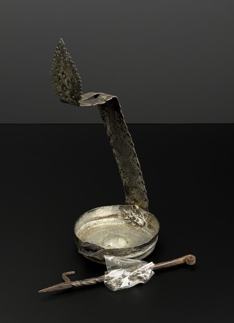 18th Century Double Pan Iron Cruise Lamp (1 of 10)