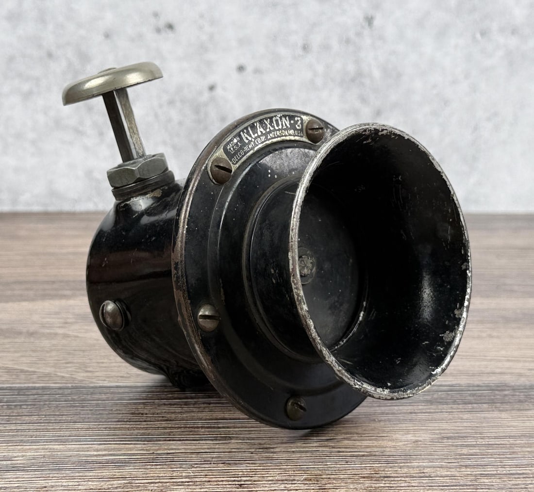 Delco Remy Klaxon Model 3 Plunger Horn: 4 3/8" by 5 1/8" by 5 3/8".