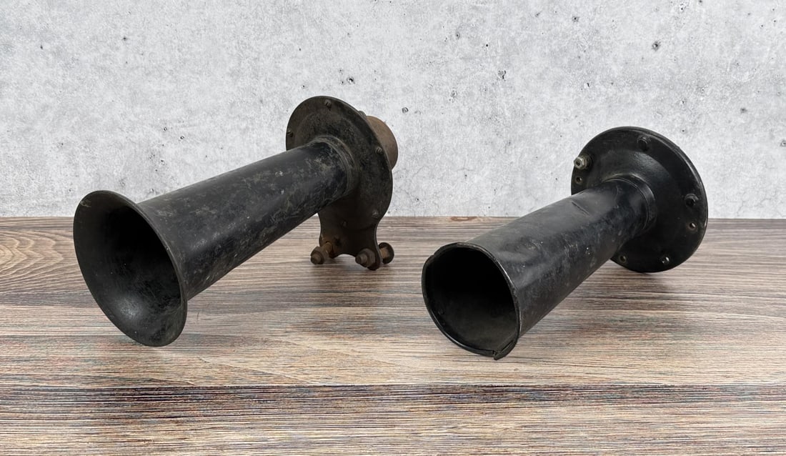 Brasco Horn Ford Model T Horn: 6v Pair of Horns by Bridgeport Brass Company, 5 5/8" by 9 7/8" long.