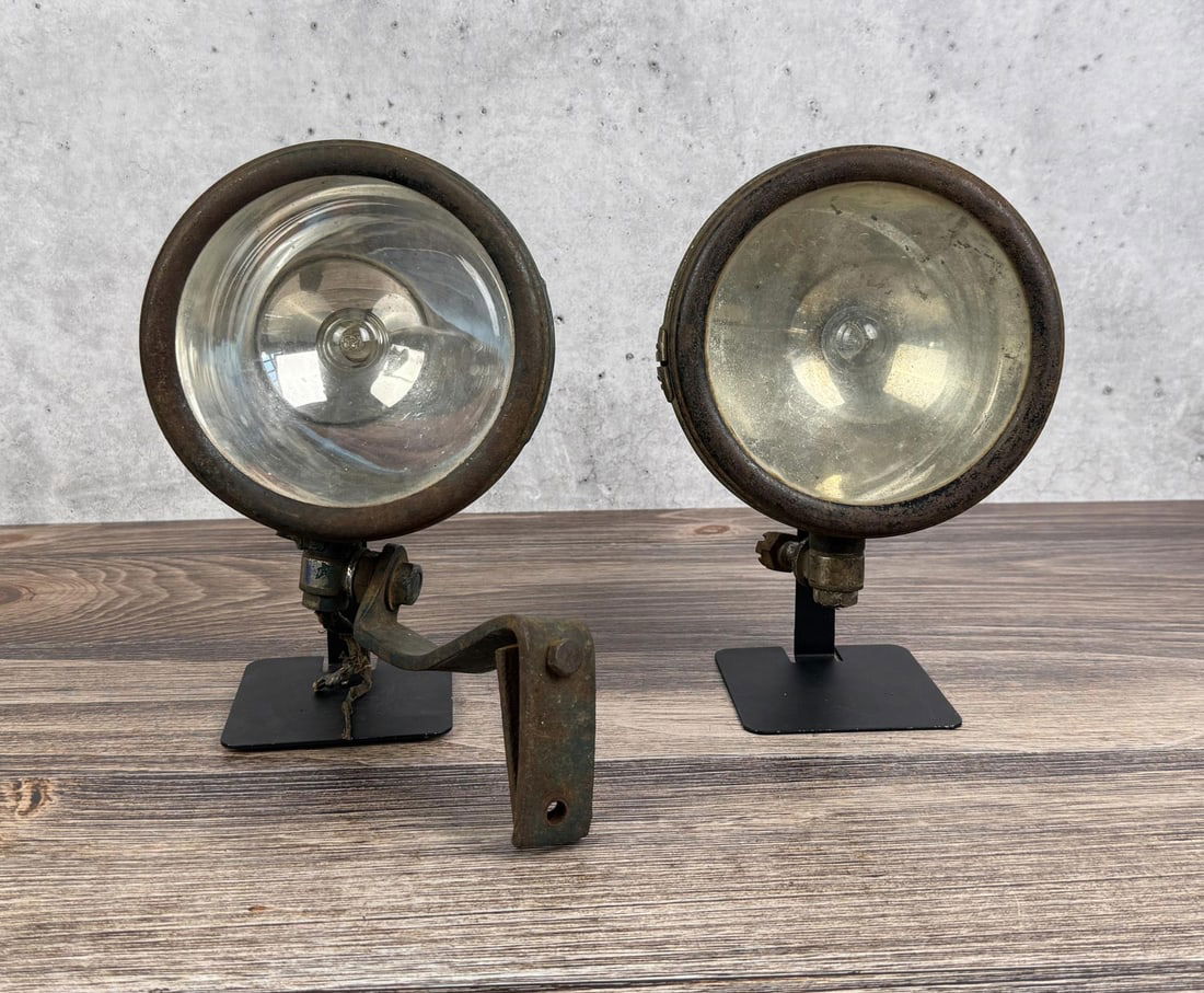 S&M Lamp Company Spotlight No 80: Lot of 2.