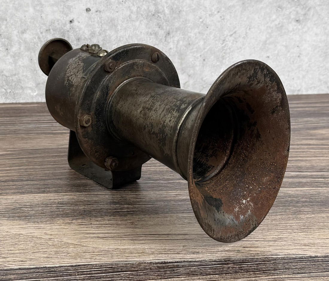 Klaxon 3 Manual Plunger Horn Early Automobile: Working condition.
