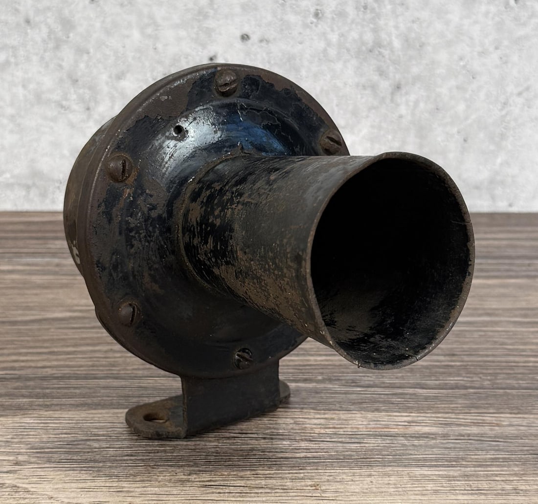 Seiss Model A Crank Horn Early Automobile: 5 3/8" by 8 1/2".