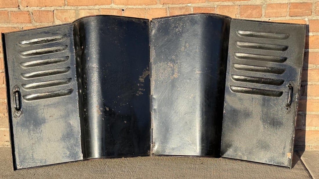 Ford Model T 6 Louver Low Hood: 1917 to 1923 car and truck, 13" side panel, 16" to center, 24 3/4" long. 6 louver. Original.