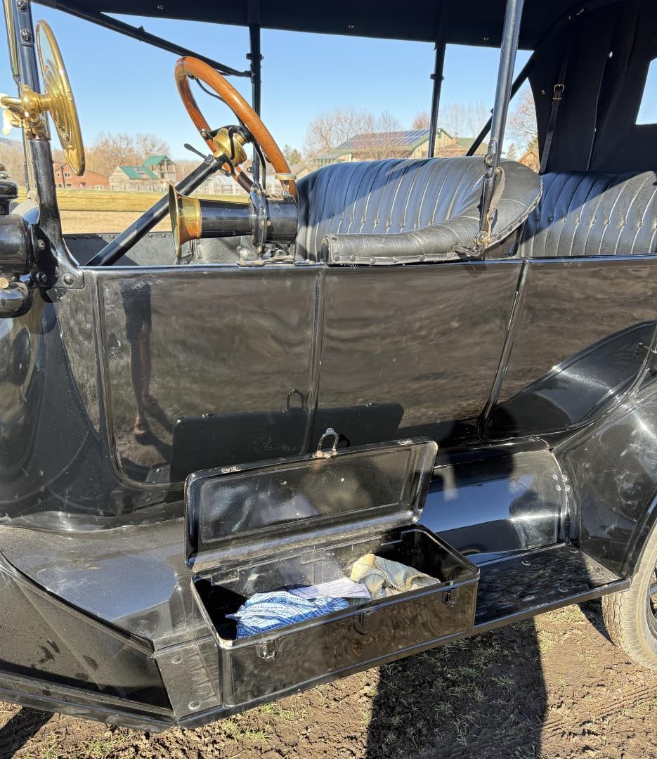 1915 Ford Model T Touring Car - 11