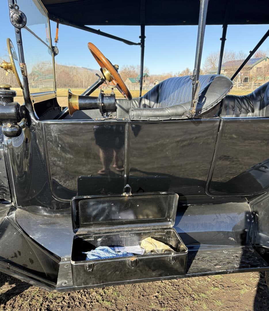 1915 Ford Model T Touring Car - 12