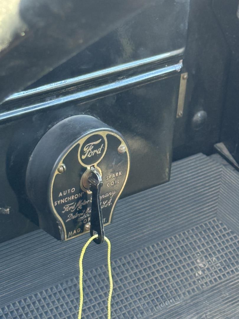 1915 Ford Model T Touring Car - 15