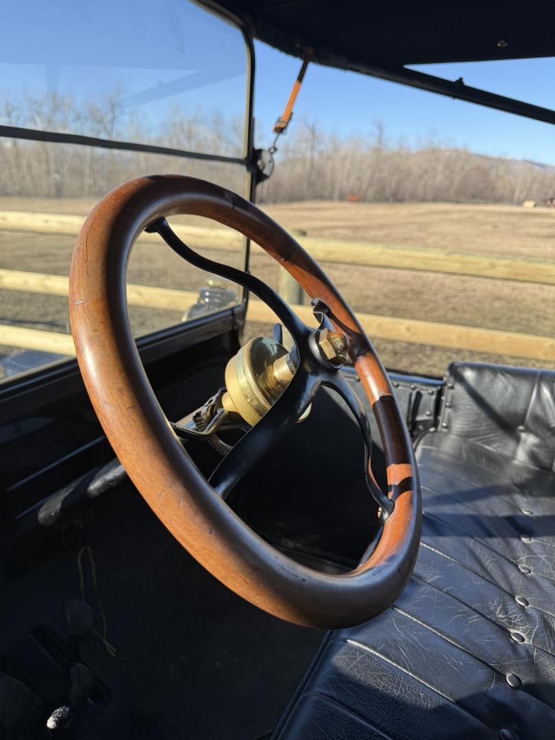 1915 Ford Model T Touring Car - 16