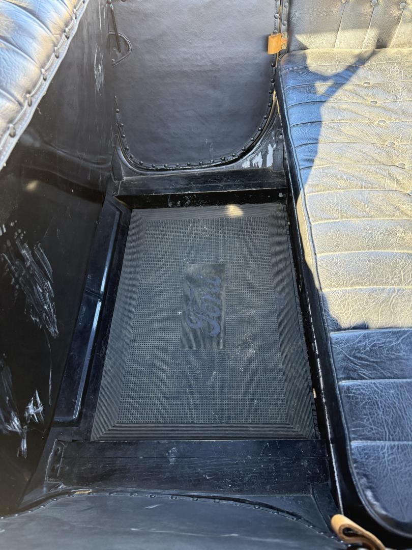 1915 Ford Model T Touring Car - 17