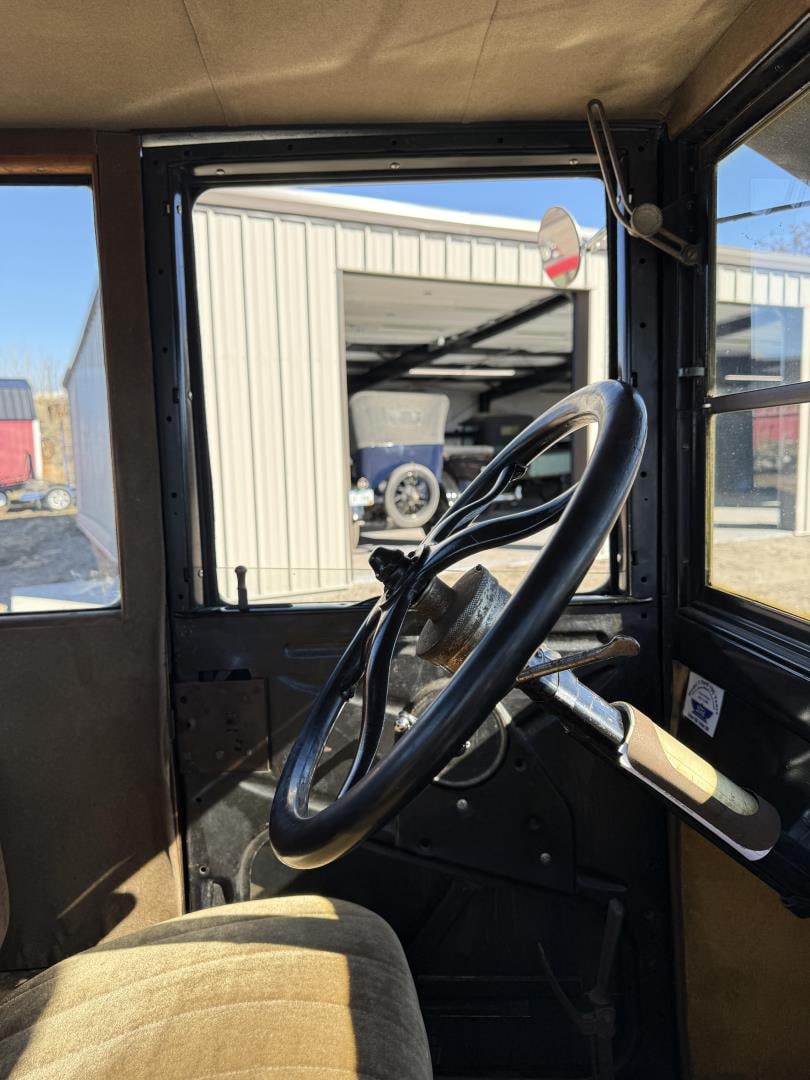1925 Ford Model T Coupe - 12