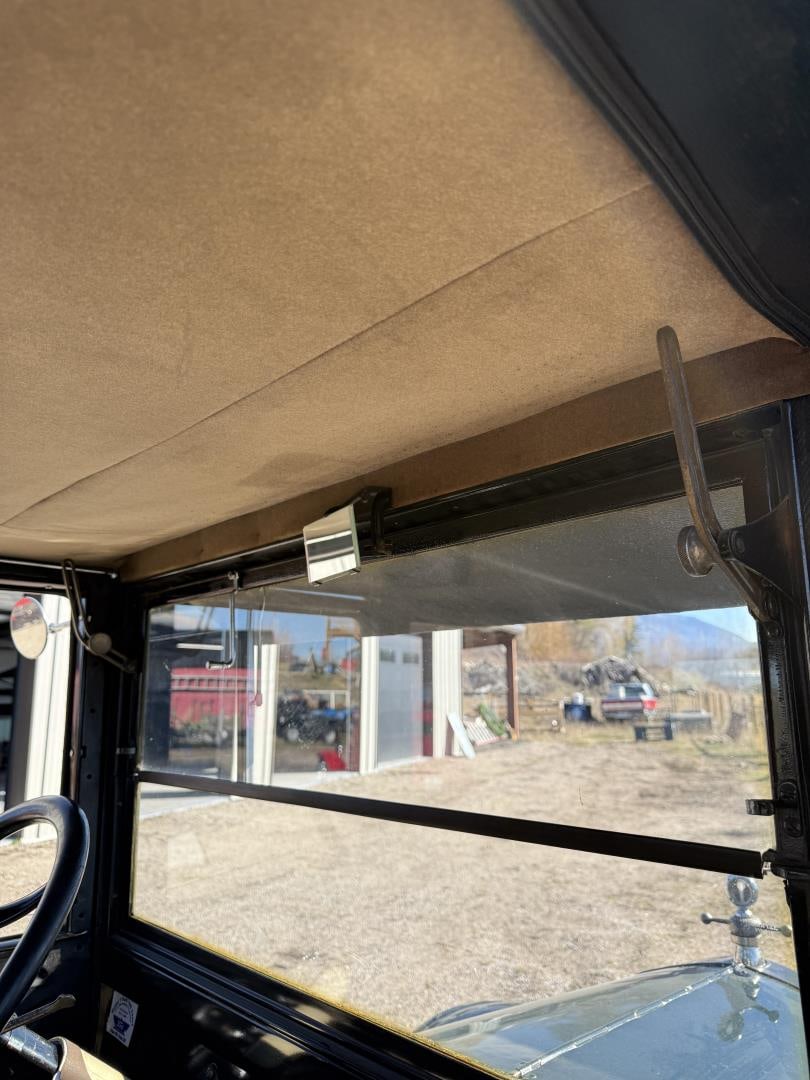 1925 Ford Model T Coupe - 15