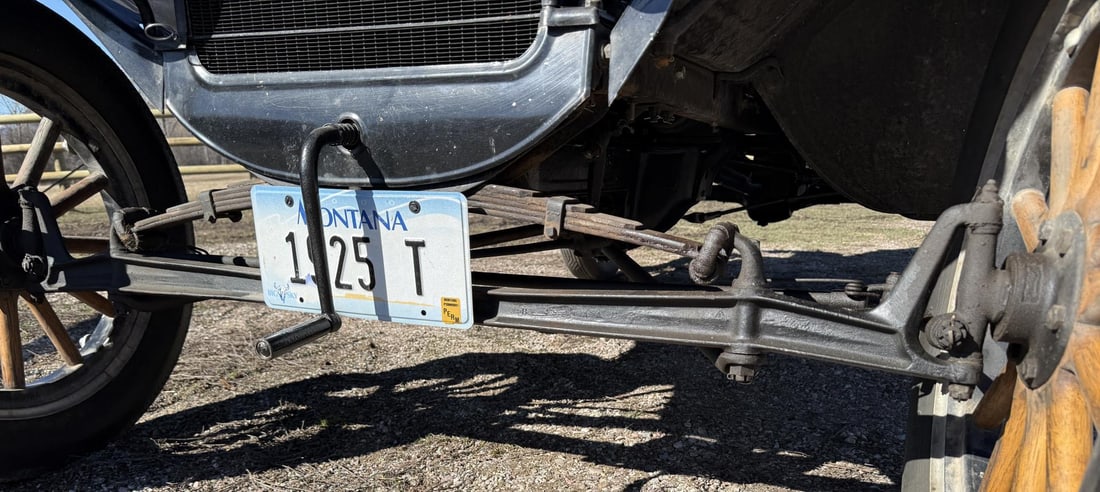 1925 Ford Model T Coupe - 17