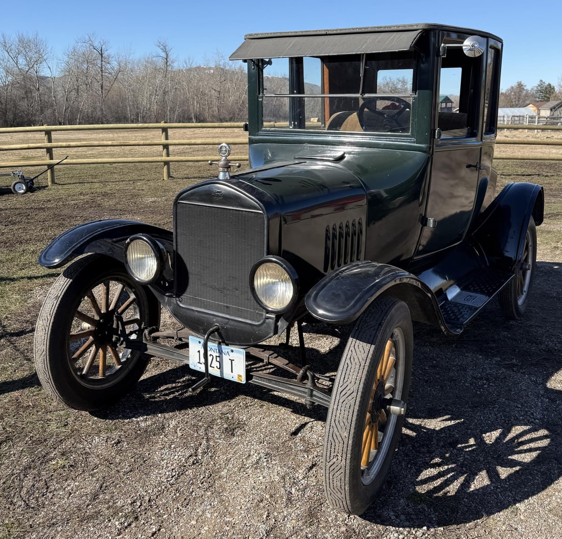 1925 Ford Model T Coupe - 2