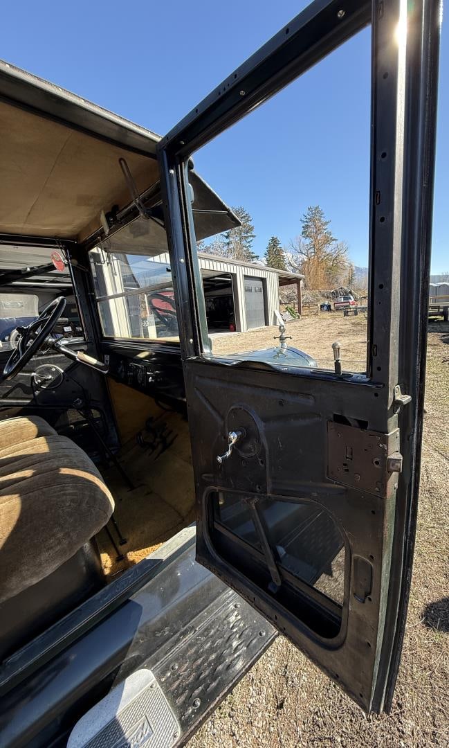 1925 Ford Model T Coupe - 7