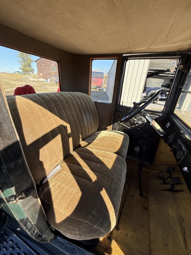 1925 Ford Model T Coupe - 8