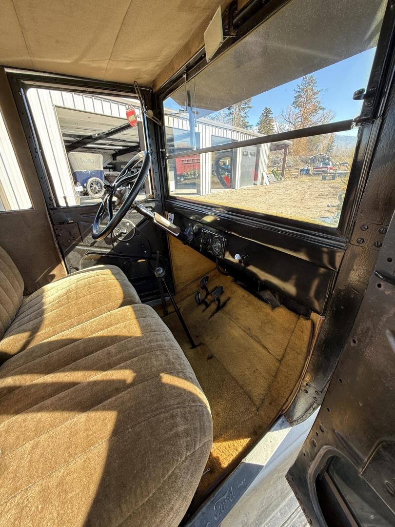 1925 Ford Model T Coupe - 9