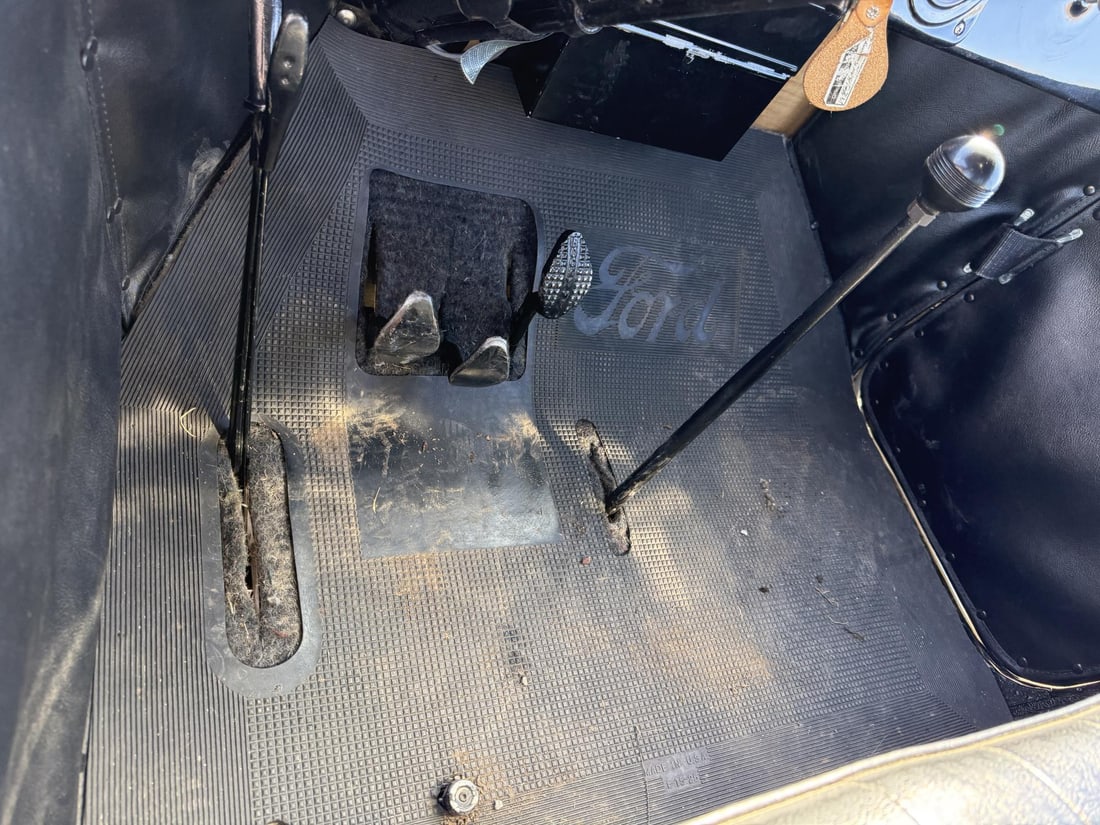 1920 Ford Model T Turtleback Runabout - 15