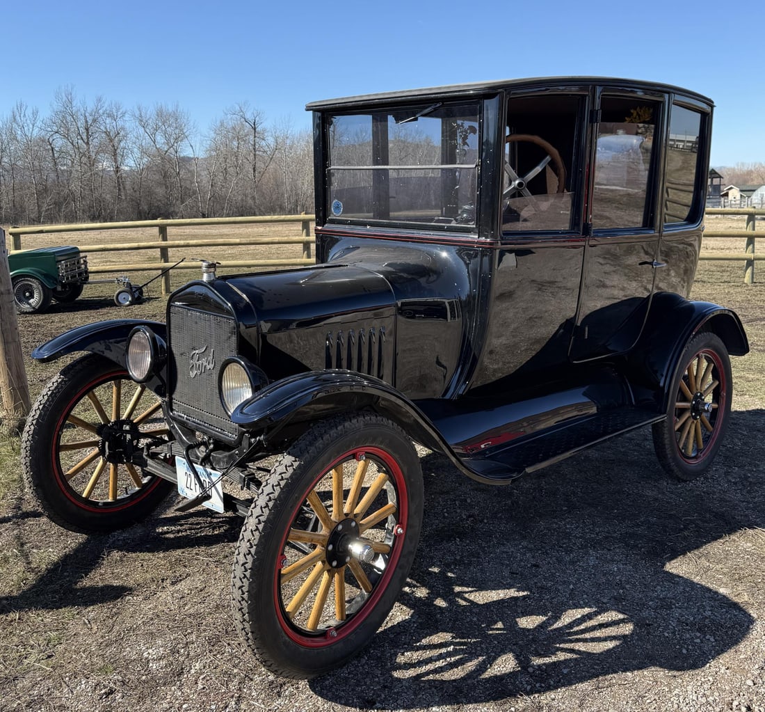 1922 Ford Model T Center Door (1 of 20)